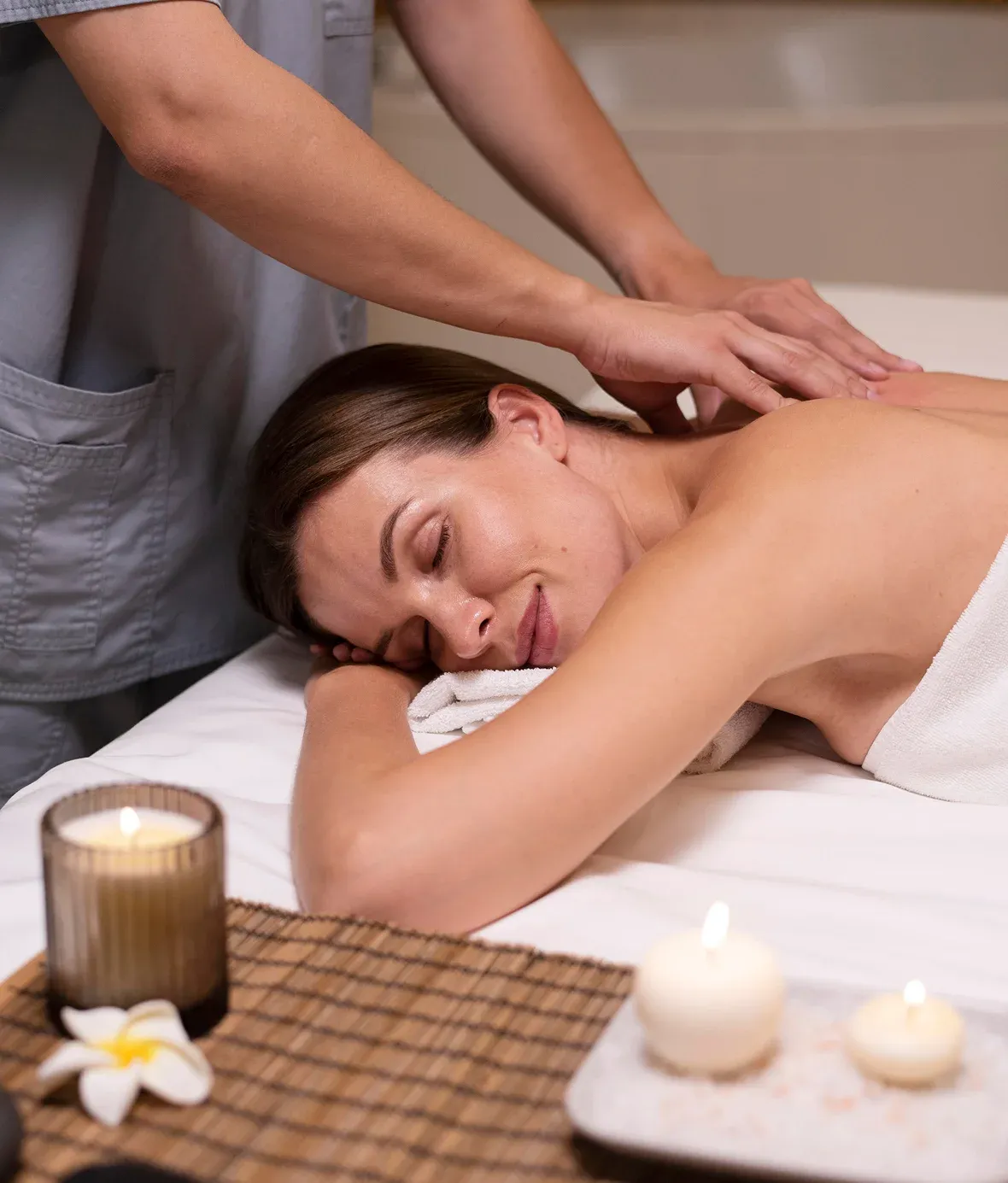 Back massage with candles at RuSpa Dubai